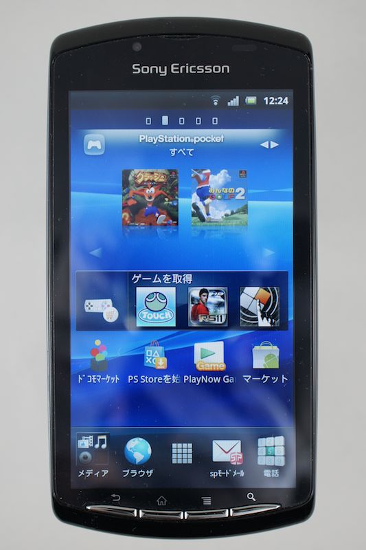 閉じた状態では、普通のAndroid端末のように扱える