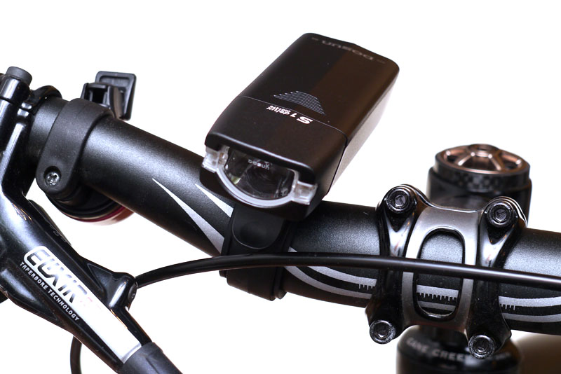 DOSUN S1-DELUX。S1というモデルの後継機種で、単3アルカリ電池などのほか、エネループなどの二次電池にも対応。二次電池をUSB充電する機能も備える。6825円で購入