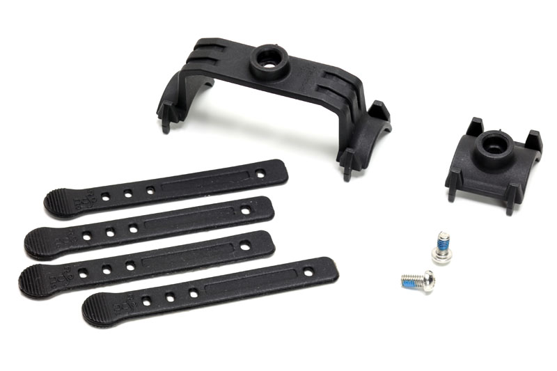 自転車のハンドルに取り付けるための樹脂製ブラケットは2種類付属している。ステム上にもハンドル左右にも取り付けられる