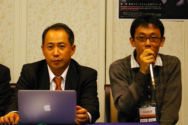 MCFの岸原氏（左）とHTML5j.orgの白石氏