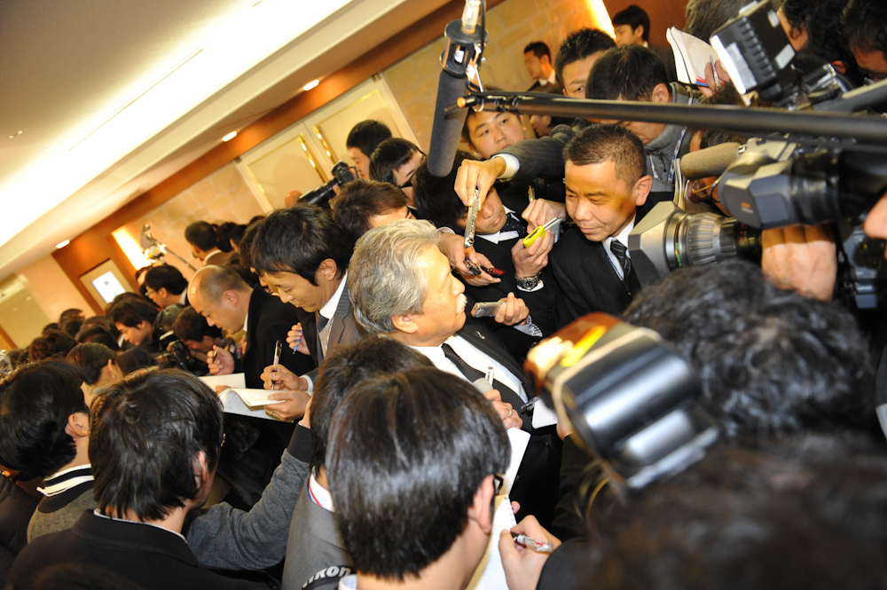 オーナー会議後にはオーナーを囲んだ取材が。各氏が感想や期待を語った