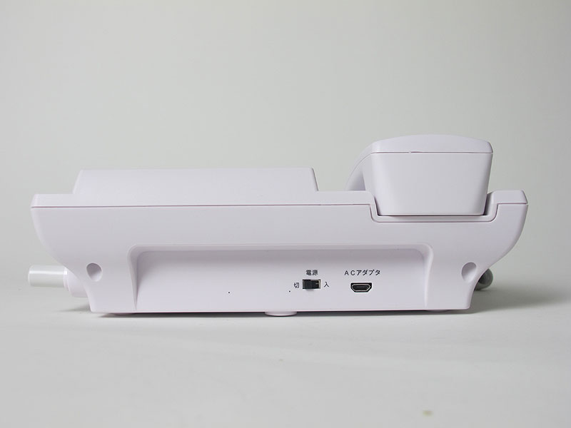 背面に電源スイッチとmicroUSBポート