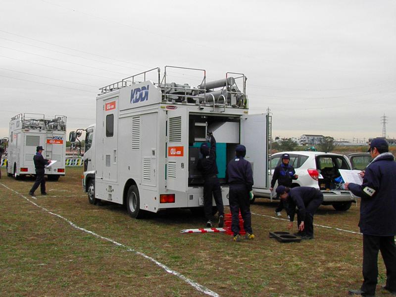 選抜チームによる車載型基地局の運用コンテストが行われた