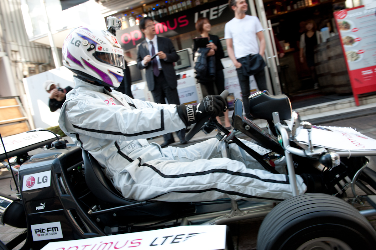 こちらは元F1ドライバーの中野信治