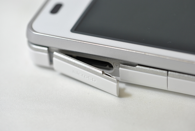 microSDカードスロット
