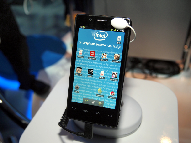 Atom Z2460を搭載したスマートフォンのリファレンスモデル