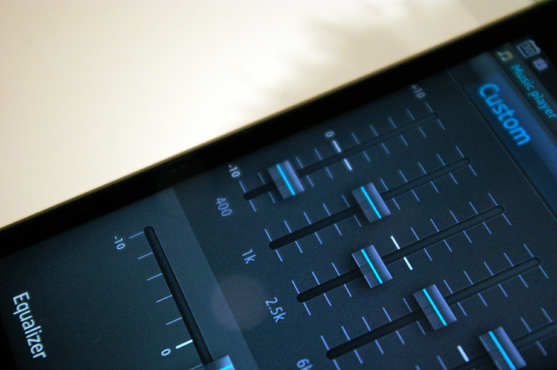 イコライザーのつまみは透明