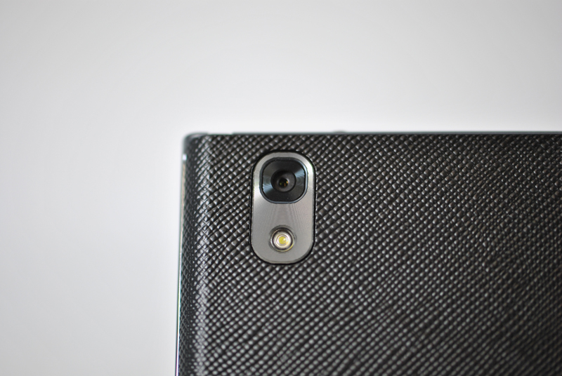 メインカメラ、フラッシュ