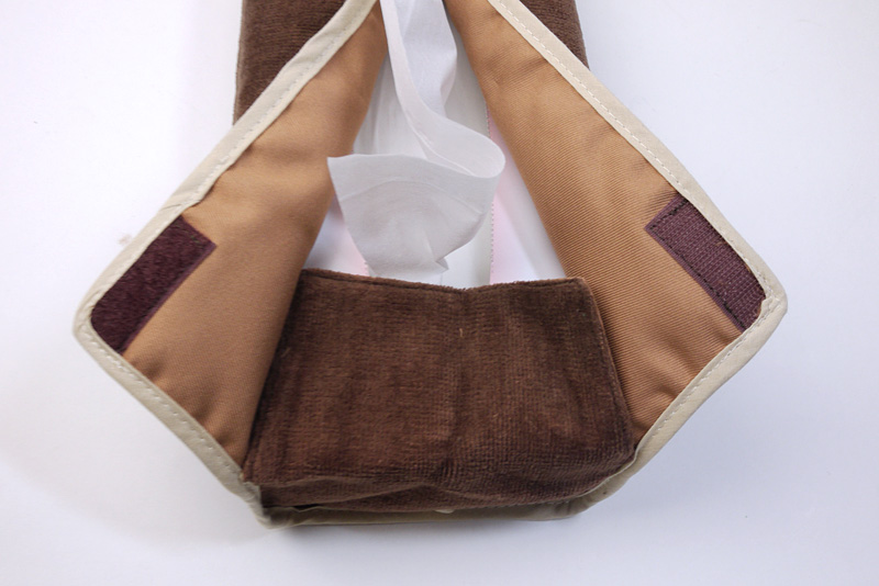 ティッシュを出した状態で、マジックテープで固定する