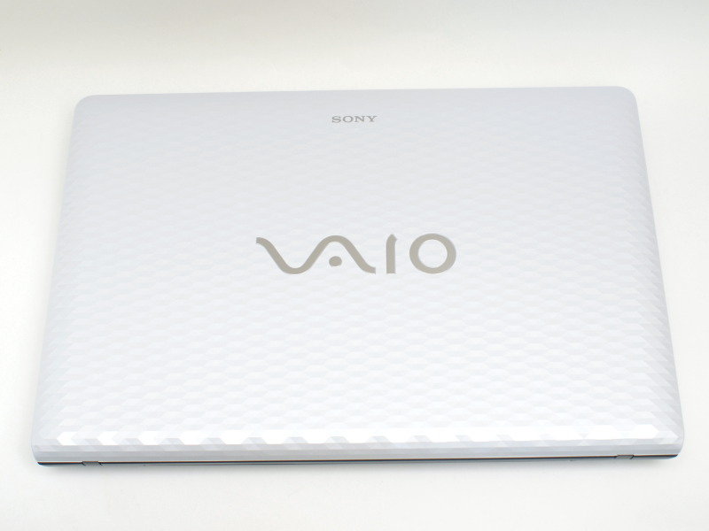 閉じてみても、大きさは抜群の存在感だ