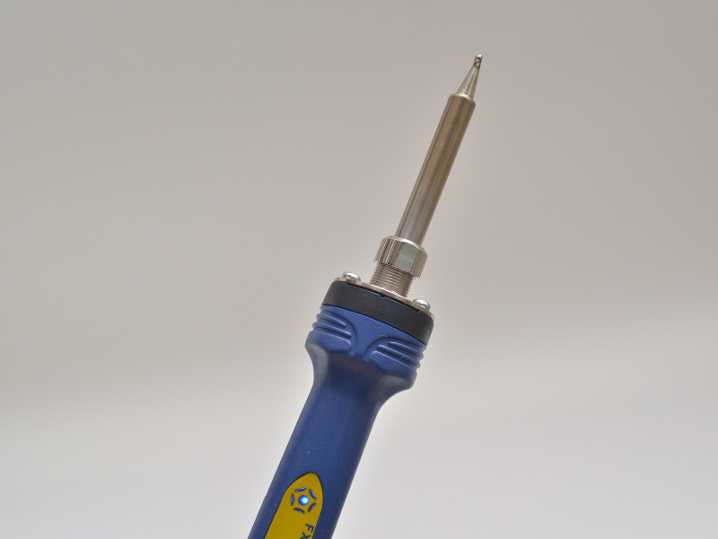 電源を入れると青色LEDが点灯し、設定温度に達すると点滅へ変化する