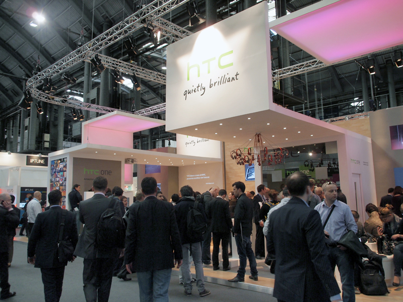 HTC One一色のHTCブース