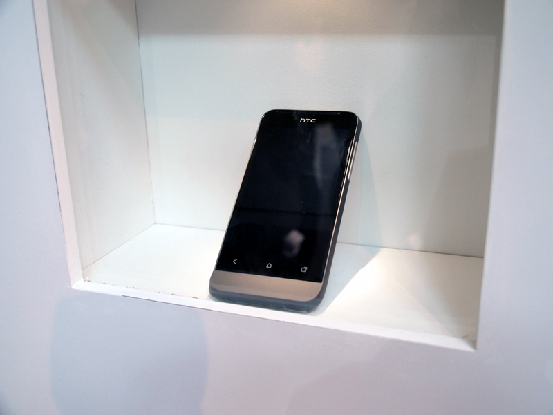 HTC Legendのデザインを継承するHTC One V