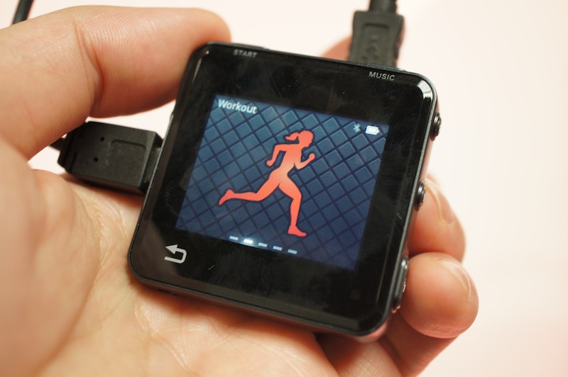 MOTOACTV（MWCのブースにて撮影）