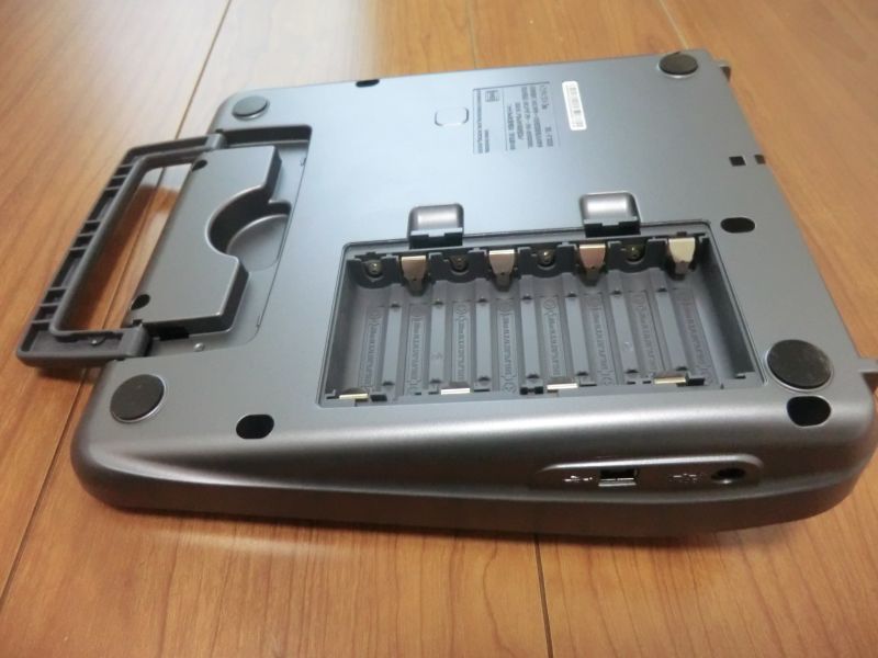 単3電池8本で持ち運ぶことも可能