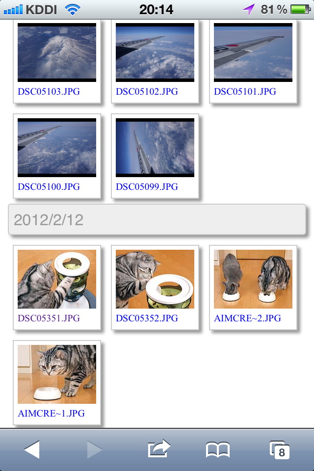 iPhone 4SからFlashAirにアクセスする様子。FlashAirを挿したカメラの電源を入れると、無線LANアクセスポイントが立ち上がる。この場合は「flashair」。そこに接続したらブラウザーを起動して「http://flashair/」（実際は「flashair」だけでOK）にアクセス。するとFlashAirカード内の各フォルダ/ファイルを見られるようになる