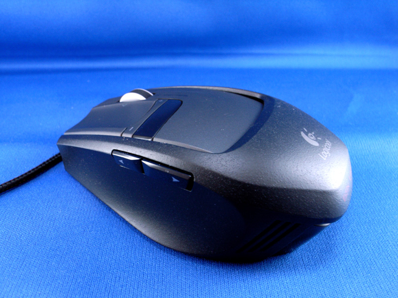 エンボス加工の施されたカバーに換装。ざらざらの表面が手に吸い付く