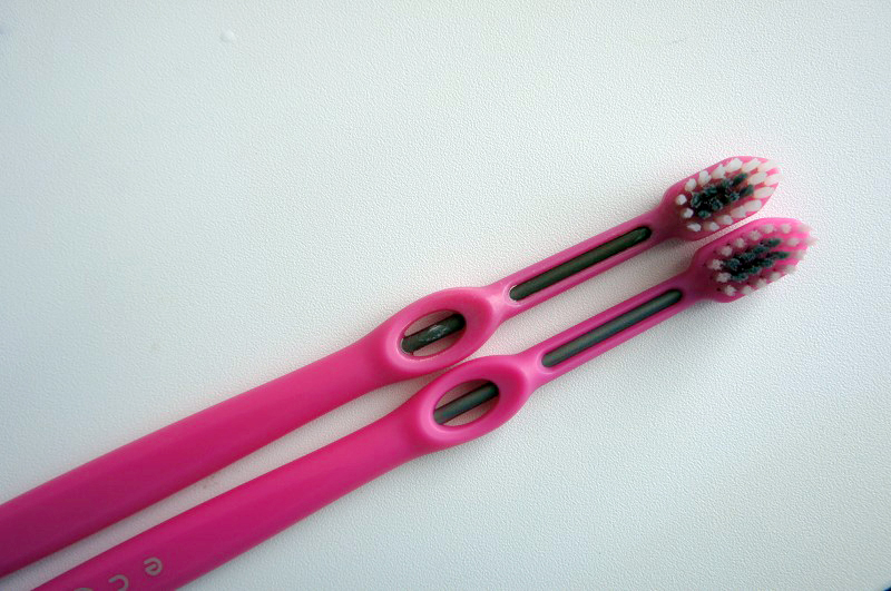 三カ月以上使用したもの（上）と、新品未使用のものと比較