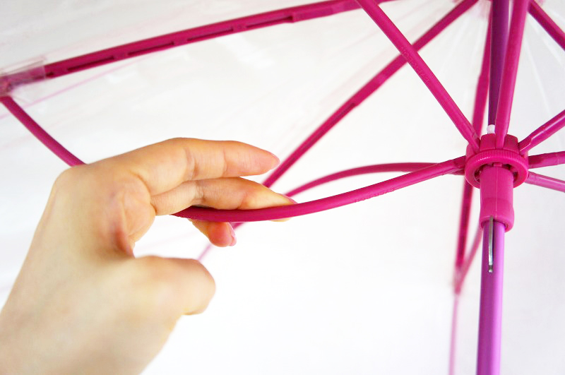 弾力性があり、錆びにくい樹脂製骨