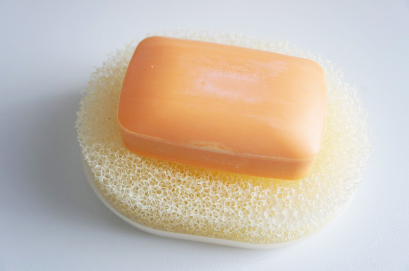 手に持つとかなり大きめの石鹸でもしっかりホールド