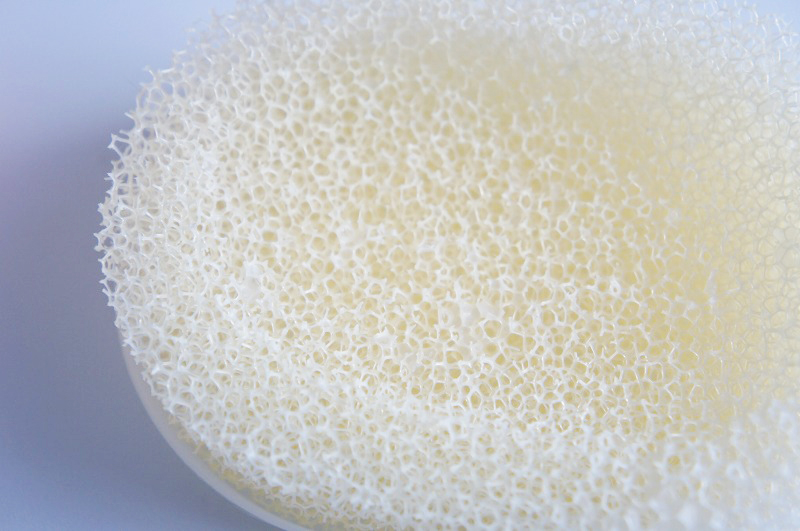発泡ウレタン部分アップ。水切れの良さと石鹸をホールドする機能を両立している