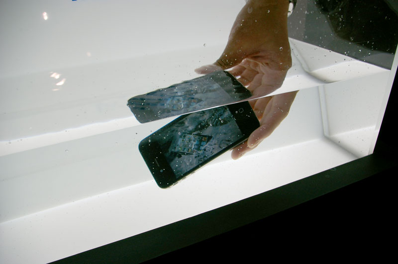 iPhoneを水につける