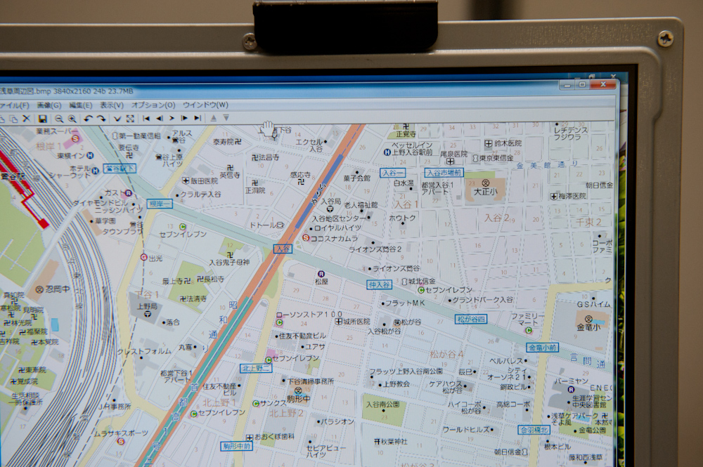 32インチ、3840×2160ドットのパネルを拡大したところ