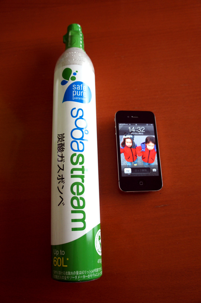 大きさの比較。けっこう背が高い