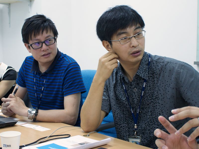 ZTEのGao氏（右）とChen氏（左）