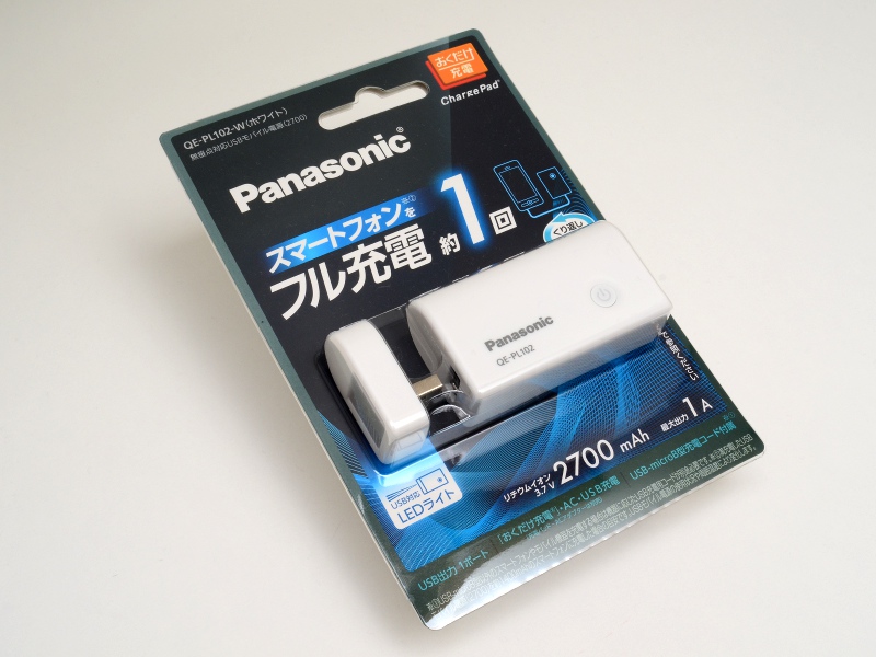QE-PL102のパッケージ。ライト付属がよくわかる