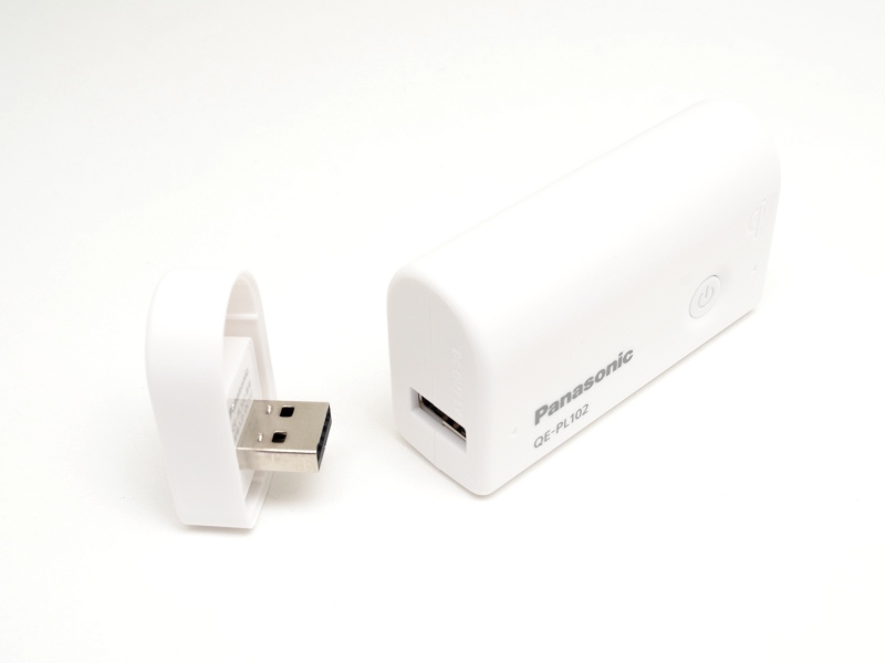 入っているものは本体、ライトとUSBケーブル