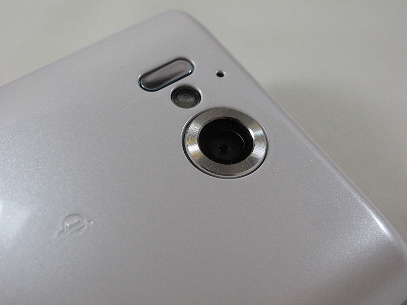 背面のメインカメラ周辺