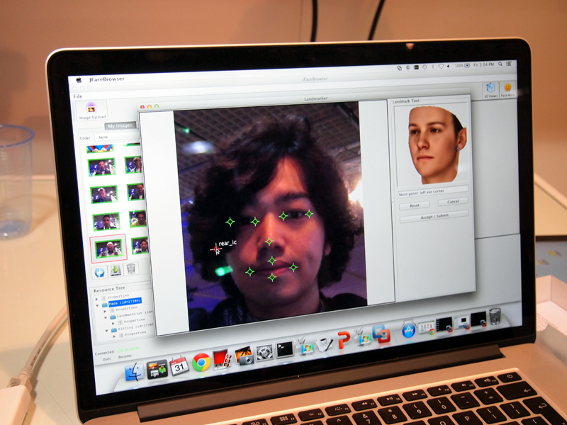 取り込んだ写真の目や鼻、口の位置を指定