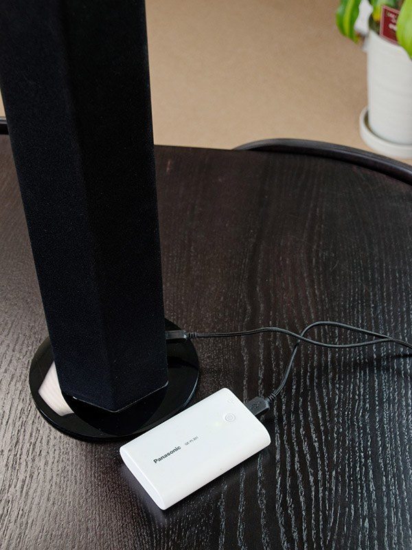 外部バッテリー経由でももちろん動作。電源の取りにくい場所でもバッチリ使える