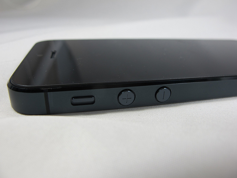 側面の音量ボタンやマナーモードのボタン