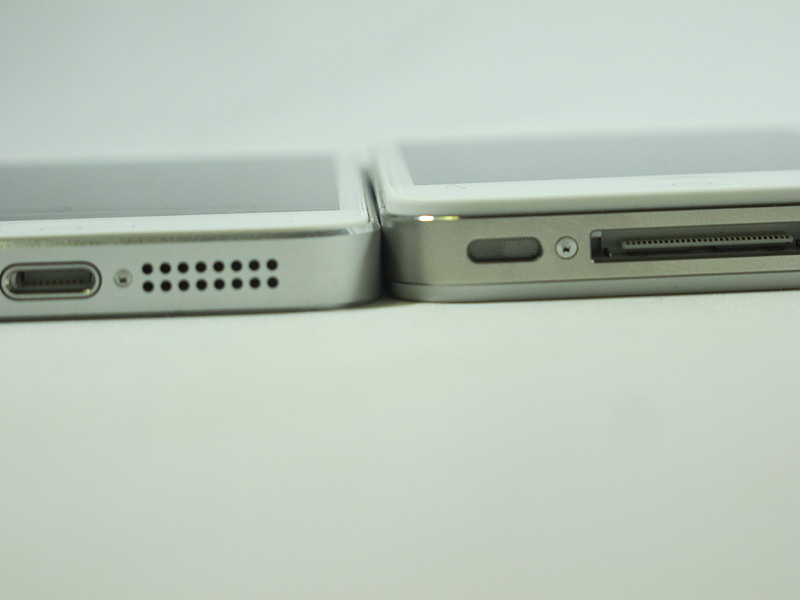 厚み比較。左がiPhone 5