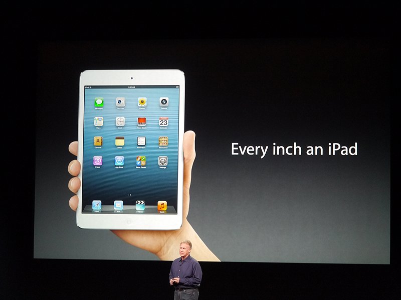 iPad miniのキャッチフレーズは「Every inch an iPad」。日本語では「ミニなのは、サイズだけ。」