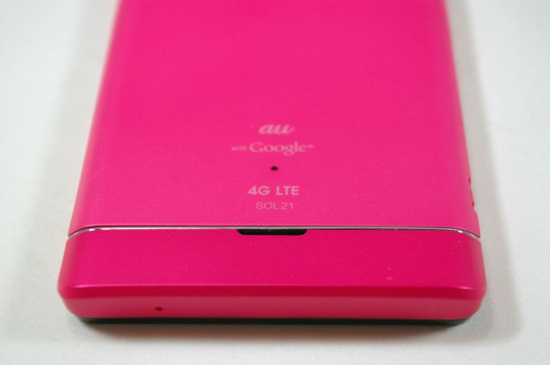 ロゴが裏面下部に集まっている