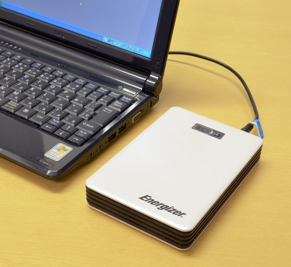 19V出力対応で、ノートパソコンのバッテリーも充電可能