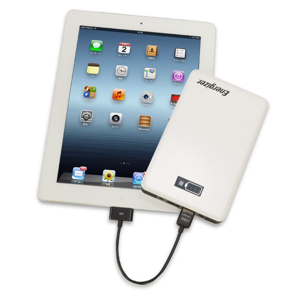 付属のケーブルでiPadを充電