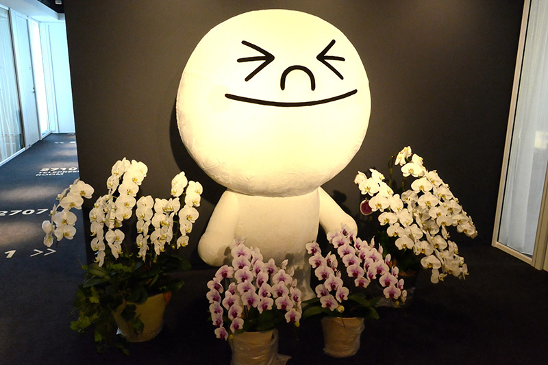 ムーンの巨大ぬいぐるみもある