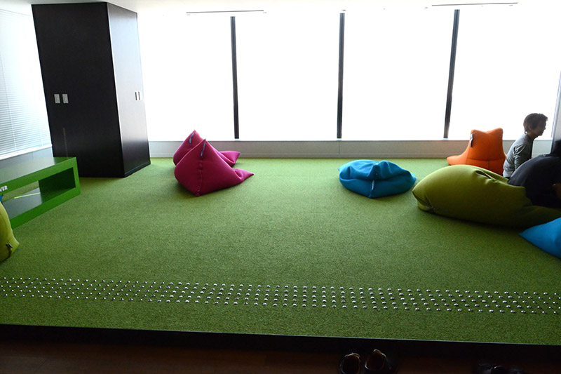 小上がりになっているプレイルーム風のスペースもある