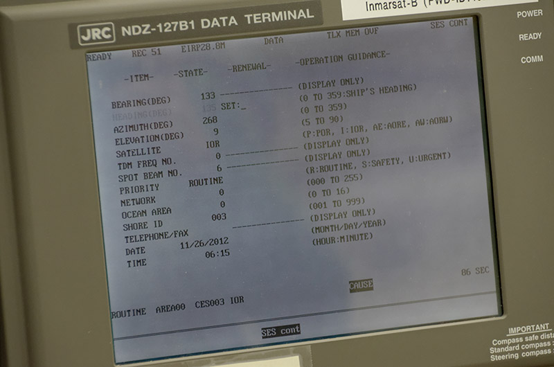 船舶の通信設備と同等の環境を模したもの。実際にインマルサットで接続し、9600bpsでデータ通信できる
