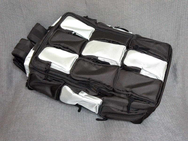 筆者自ら中国の工場で作ったリュックタイプのバッグ