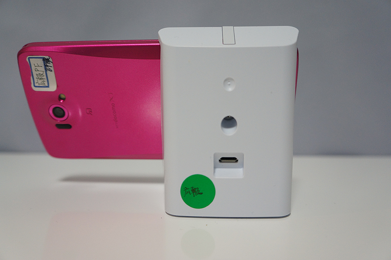 背面にMicro USBポート