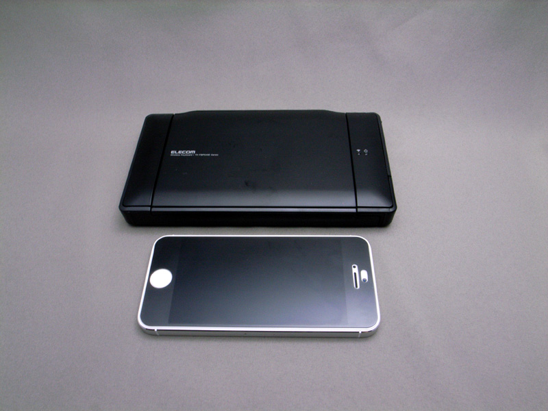 iPhone 5とサイズ比較。縦横厚みとも、1.5まわりほど大きい