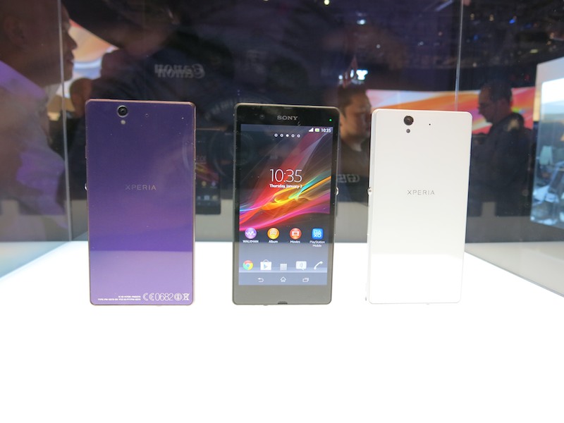 Xperia Zは3色のカラーバリエーションが展示されていた