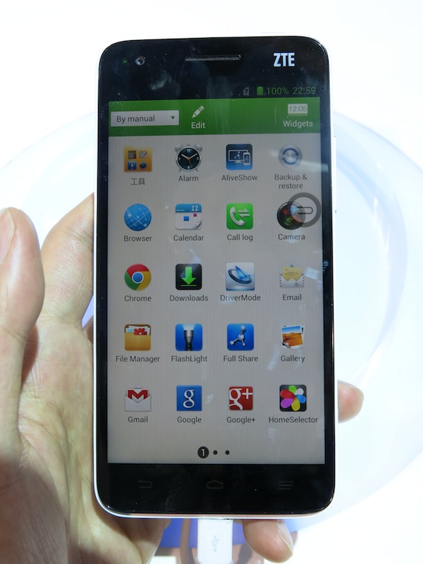 ホームアプリはZTEオリジナルの「MiFavor」を搭載