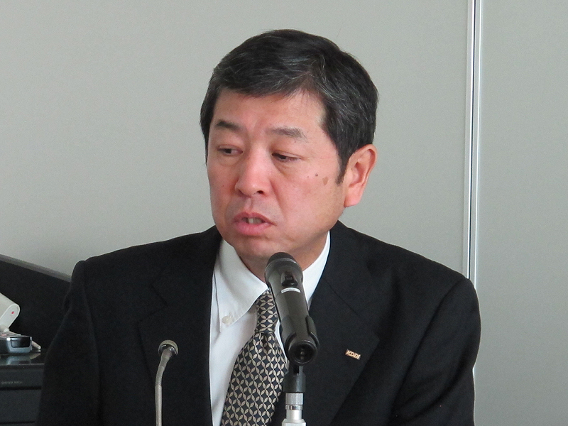 au IDの障害について説明したKDDI新規事業統括本部 新規ビジネス推進本部長の雨宮俊武氏