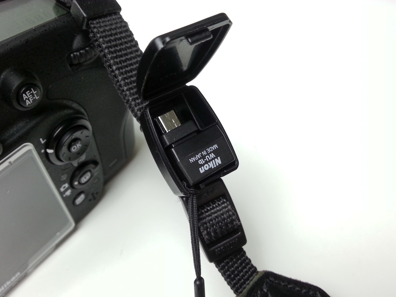 ストラップに装着できるケースが付属。小さいので無くさないようにしたい